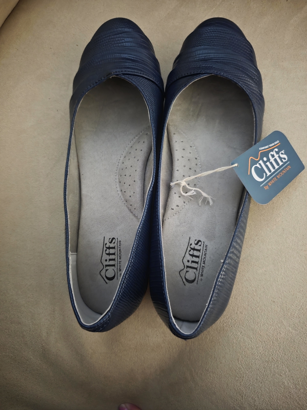 Cliffs by White Mountain Women's  Slip-On Flats